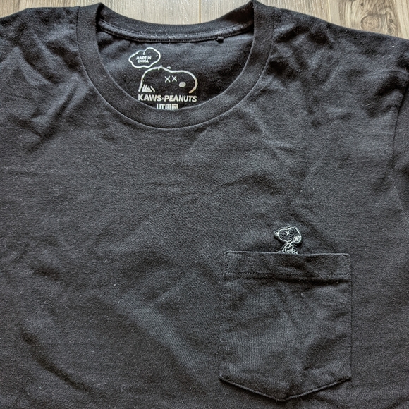 Kaws x Uniqlo Peanuts Snoopy Pocket T-shirt - Picture 2 of 5